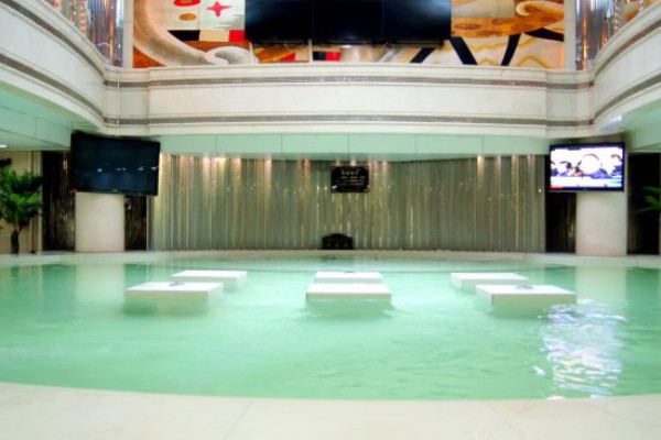 重庆老街头，头痛去哪儿？正宗按摩解忧愁